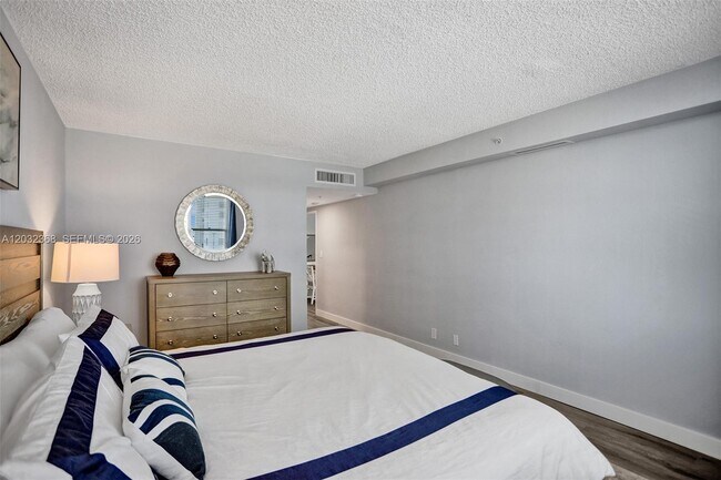 Building Photo - 2501 S Ocean Dr