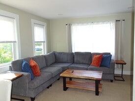 Building Photo - 303 Bishop St