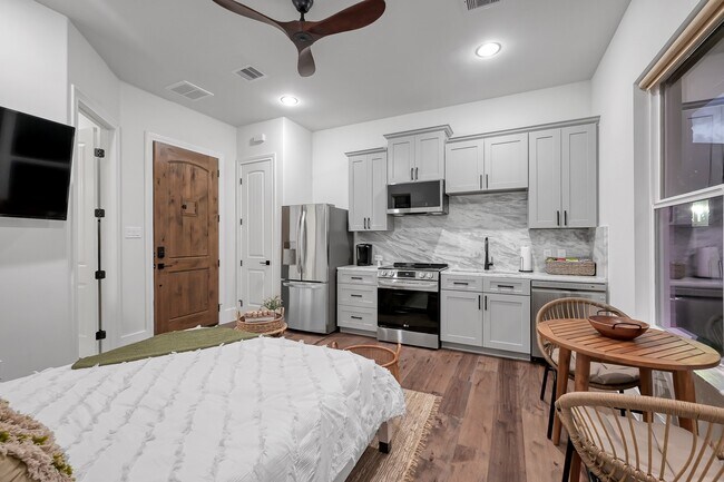 Building Photo - 15937 Stagecoach Rd