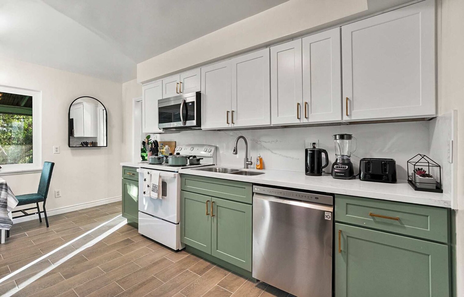 Building Photo - 4989 Randlett Dr