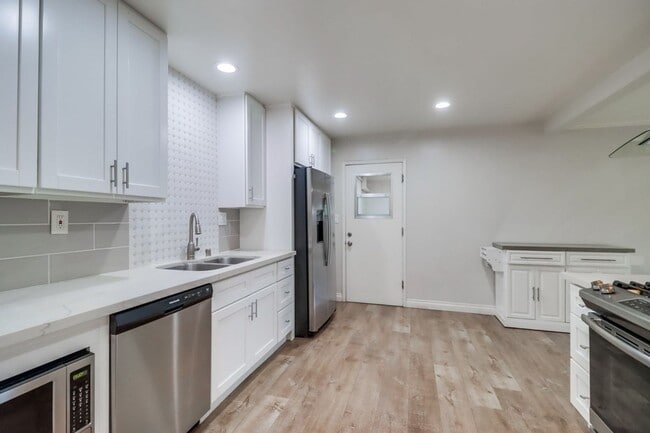 Building Photo - Imperial Beach, Gorgeous 4 bed 2 bath home...
