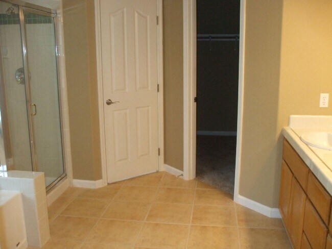 Building Photo - Swan Lake - Gated in Granite Bay