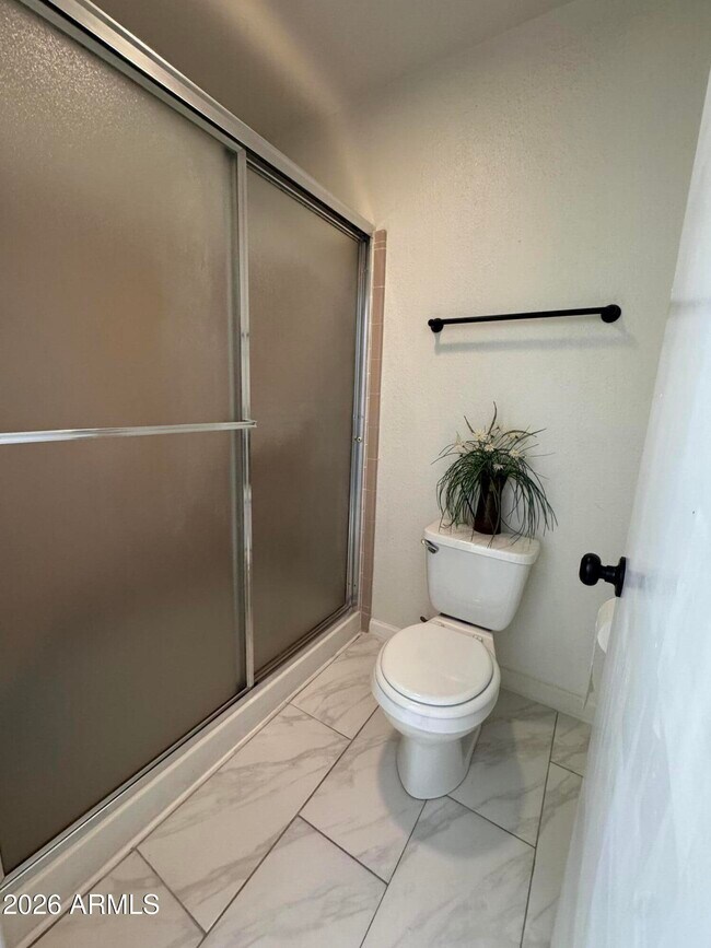 Building Photo - 812 N 86th Pl