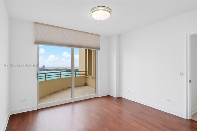 Building Photo - 888 Brickell Key Dr