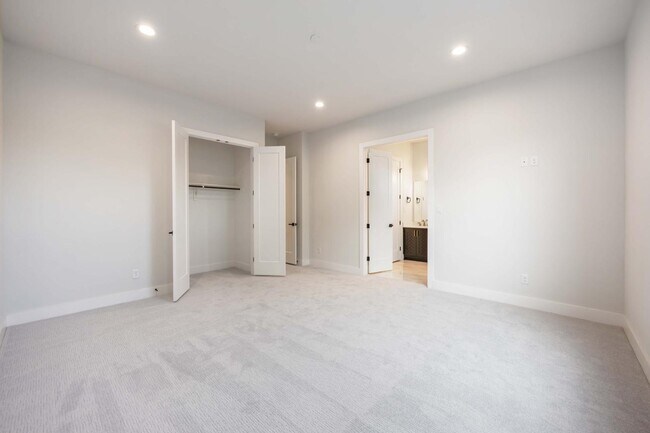 Building Photo - 6119 Campo Vista Dr