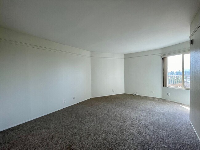 Building Photo - Beautiful One Bedroom One Bathroom Plus Den in La Mesa!