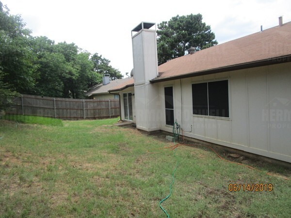 Building Photo - 3900 Glen Knoll Ct