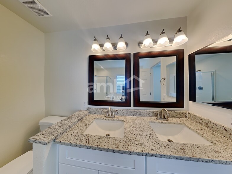 Building Photo - 12577 W Amelia Ave