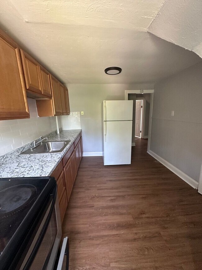 Building Photo - 3RD FLOOR Apartment For Rent! 1bed/1 Bath