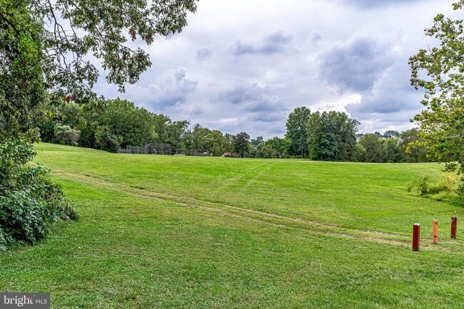 Building Photo - 2901 Farmington Dr