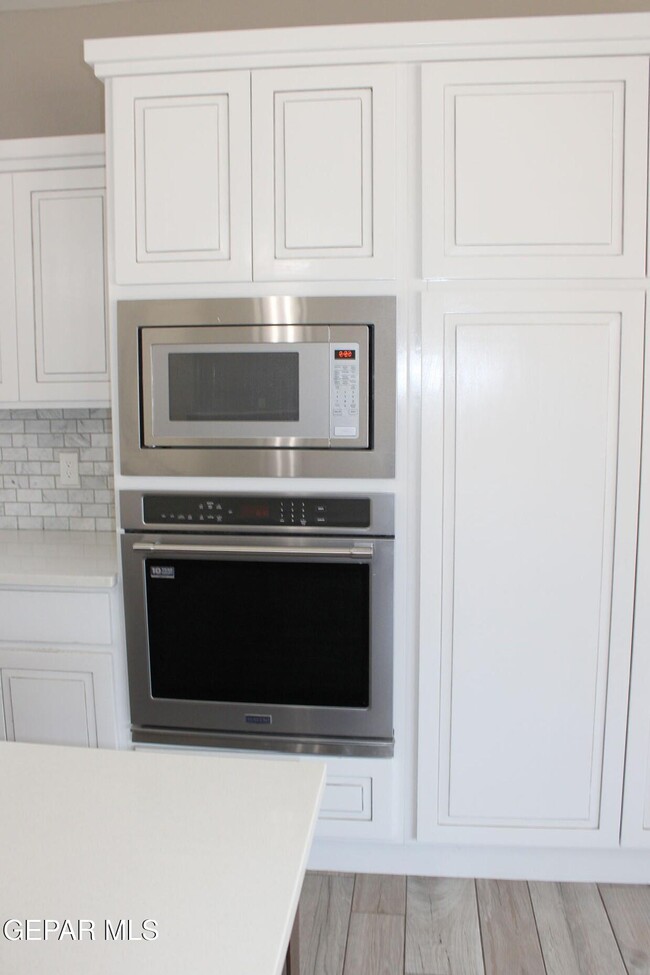 Building Photo - 12225 Rathmore Dr