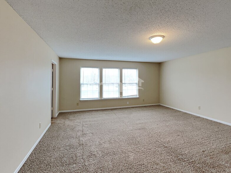 Building Photo - 10798 Cyrus Dr