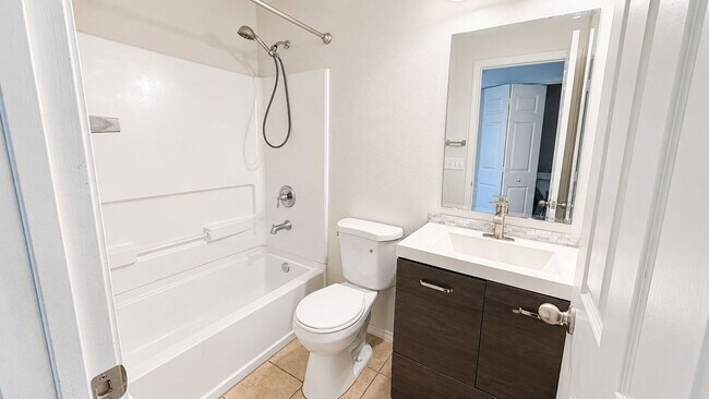 Building Photo - 3105 Seaview Castle Dr