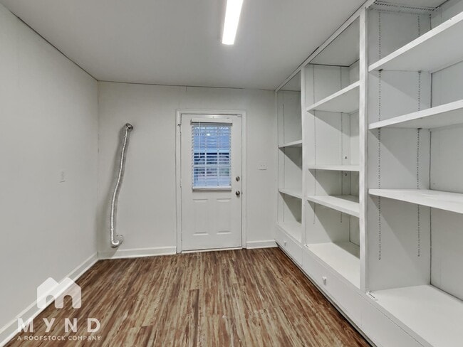 Building Photo - 121 Nicklaus Dr