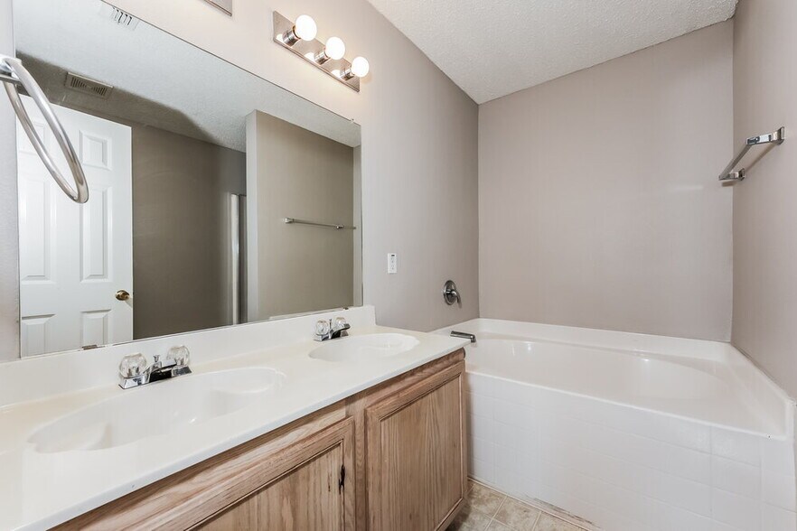 Building Photo - 521 Merton Ct