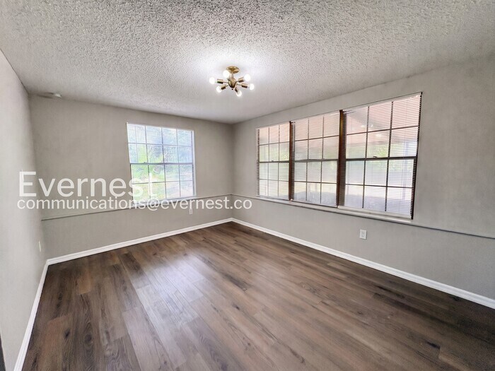 Building Photo - 2112 Wolf Rd