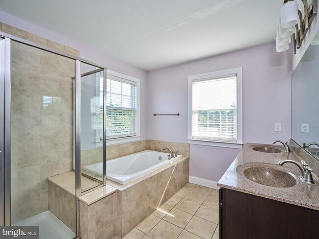 Building Photo - 3238 Waterstone Ct