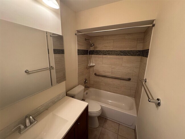 Building Photo - 336 N Birch Rd