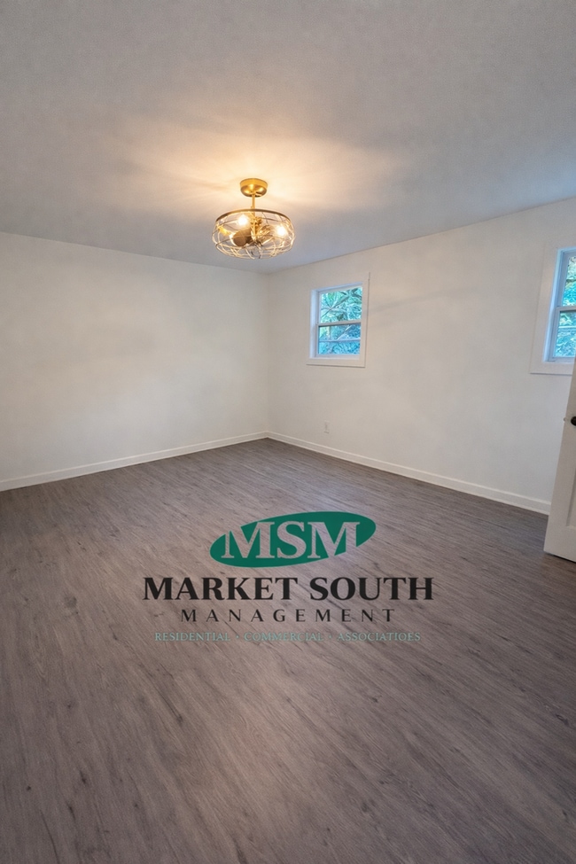 Building Photo - 37 W 201