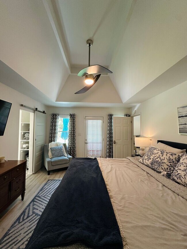 Building Photo - 103 Meadow Creek Dr