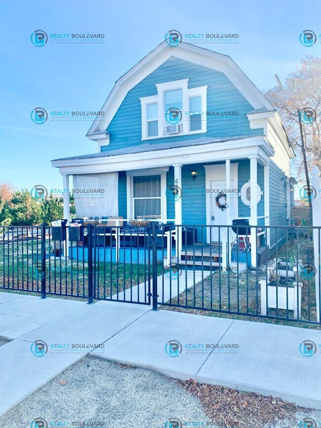 Building Photo - 1/2 Month Free!! 1 Bedroom 1 Bath - Cozy & Convenient Living close to UNR, Downtown Reno and Free...