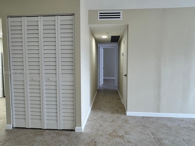 Building Photo - 401 Golden Isles Dr