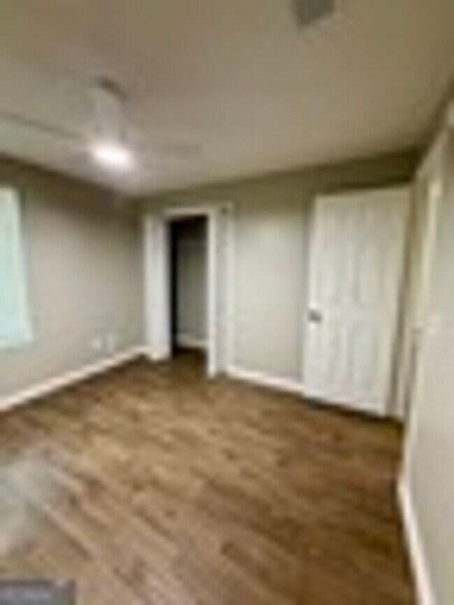 Building Photo - 438/440 Admirals Walk Dr