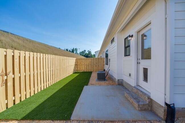 Building Photo - Luxury Living- One Bedroom with Garage and...