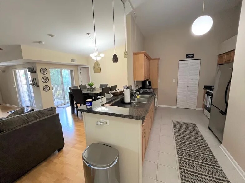 Building Photo - 728 N Gary Ave