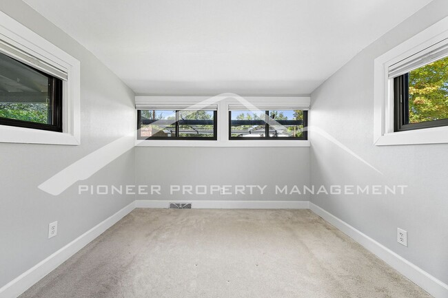 Building Photo - Charming Home with Central AC and Fenced Yard