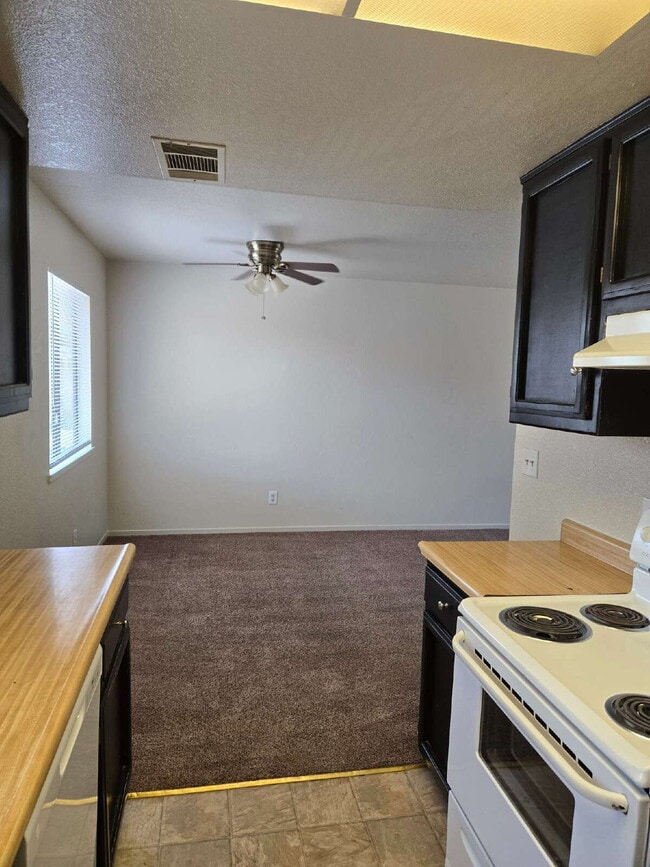 Building Photo - Competitively priced Two Bedroom Apartment...