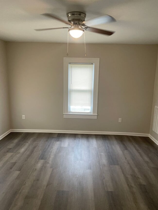 Building Photo - 816 Efird St