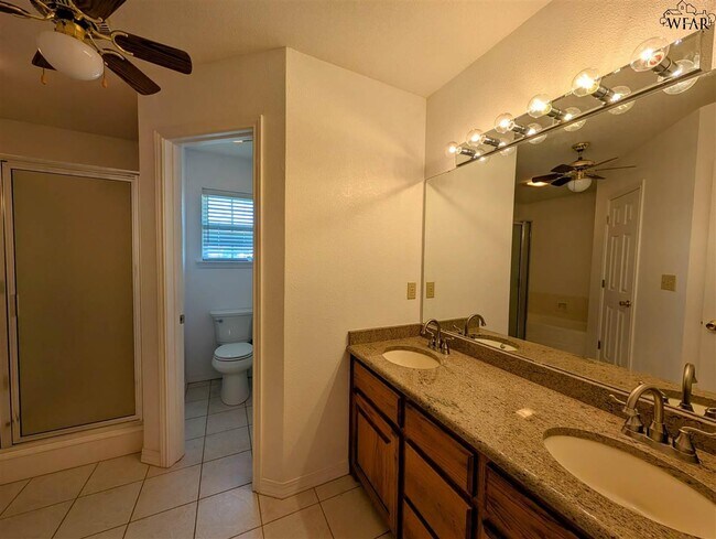 Building Photo - 1431 Cherokee Cir