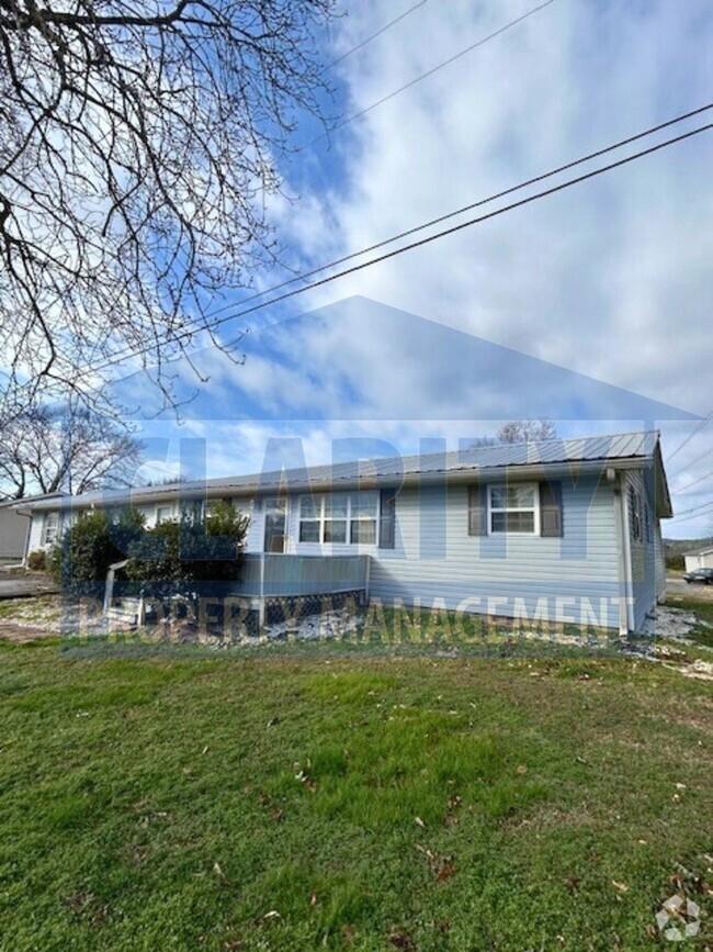 Building Photo - Three bedroom duplex in Charleston