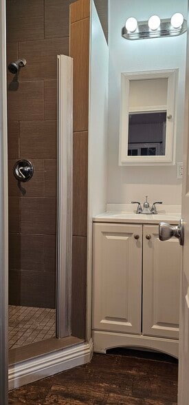 Master Bathroom - 249 W Hampton Ct