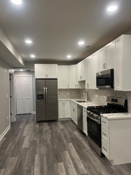 Building Photo - 8106 S Langley Ave