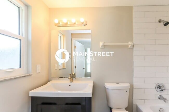 Building Photo - 3 Bedroom Pet-Friendly Home in VALRICO, FL with Main Street Renewal