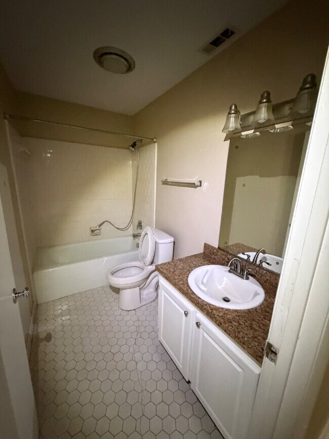 Building Photo - Immaculate 2 BR | 1 BA Apartment in Goldsboro *Water/Trash/Lawn Care Included!* Scott Hills Apts