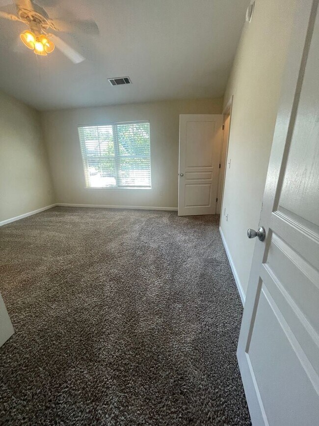 Building Photo - 17-1728 J&amp;S