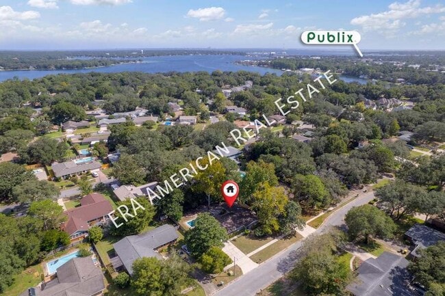 Building Photo - 614 Merioneth Dr NE