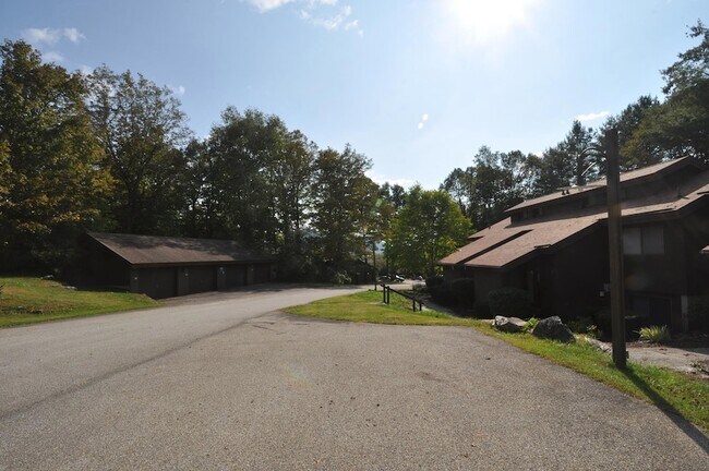 Building Photo - 55 Murray Hill Woods Rd