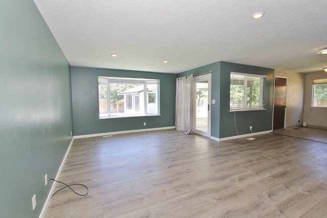 Building Photo - 3873 N Manchester St