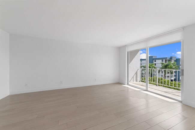 Building Photo - 16546 NE 26th Ave