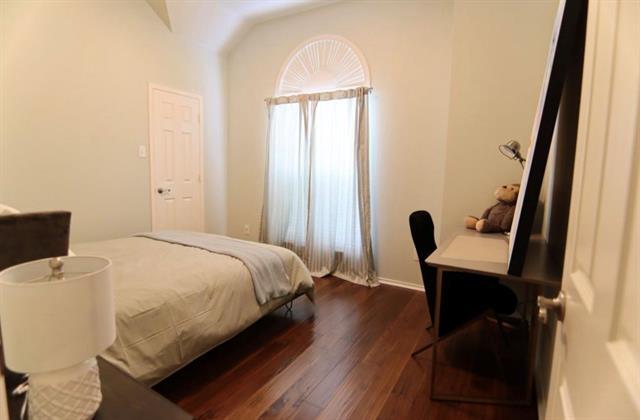 Building Photo - 3300 Bluegrass Dr