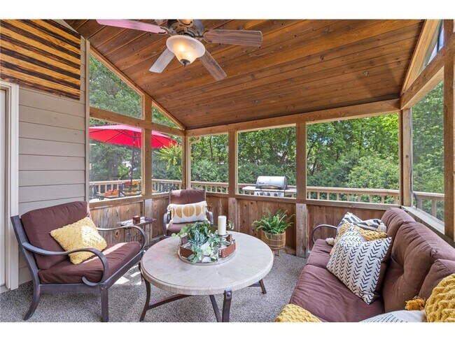 Building Photo - 9378 Olympia Dr