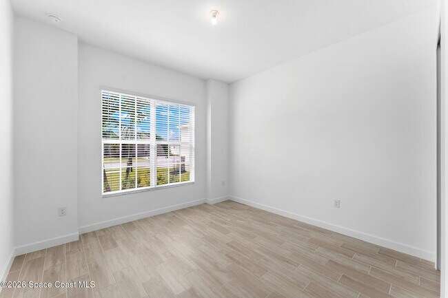 Building Photo - 1464 Island Ave NW