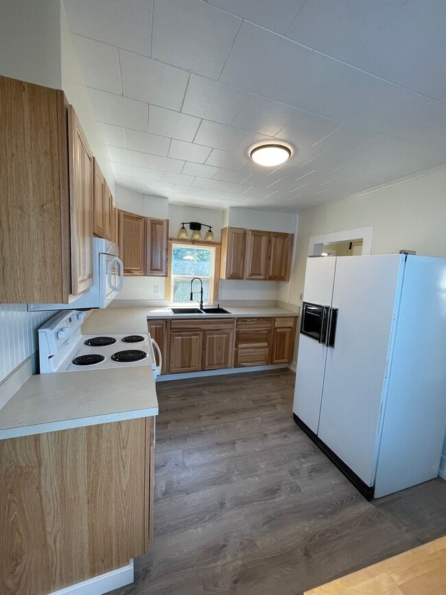 Building Photo - Hard to find 1 bdrm 1 bath house in the he...