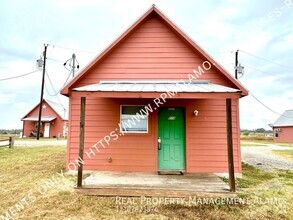 Building Photo - AVAILABLE NOW! 1 Bedroom / 1 Bath Lodge w/...