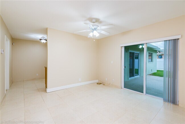 Building Photo - 5051 N Hwy A1A