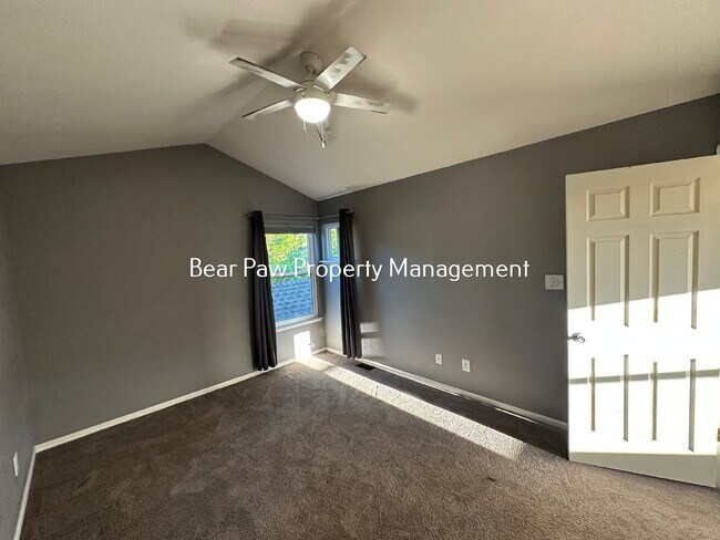Building Photo - Spacious 3-Bed, 3-Bath Gem in Arvada!"